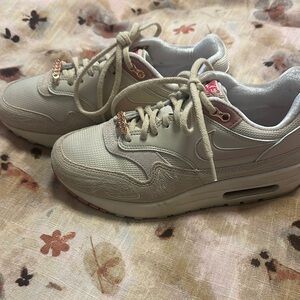 Nike Serena Williams LA collab Women's Cream and Pink Air Max 1 Sneakers